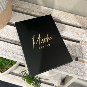 Misha Beauty eyeshadow pallet